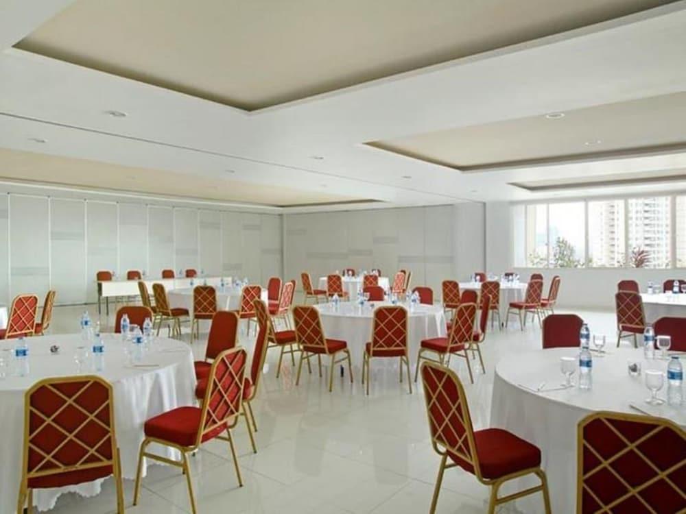 Amaris Hotel La Codefin Kemang Jakarta Ngoại thất bức ảnh